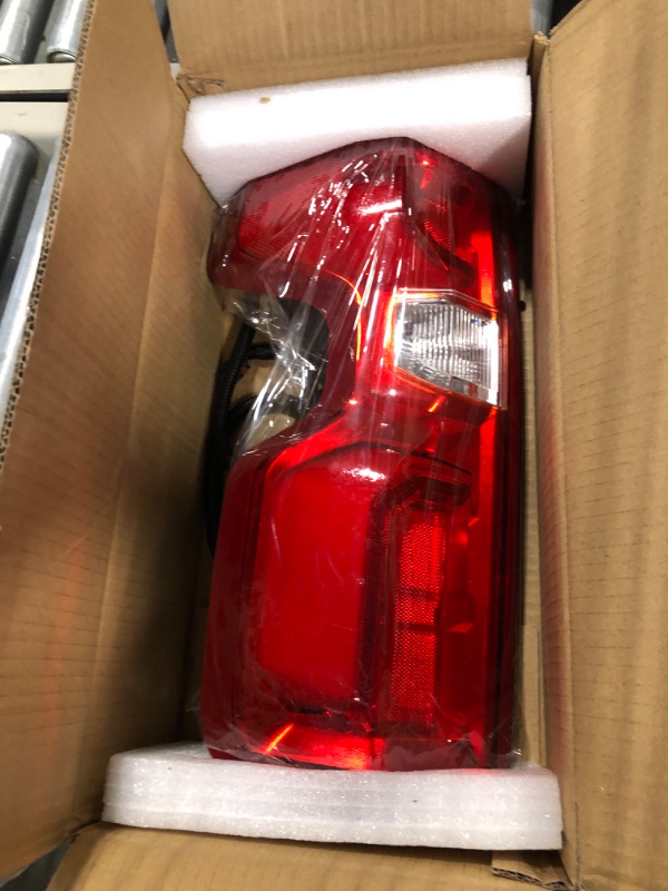 Photo 3 of 84678149 LED TAIL LIGHT SIDE REPLACE 85161934, Huray LED Tail Lights For Chevy Silverado 2019-2023 (Only for LED Model) Rear Brake Lamp Assembly Driver Side