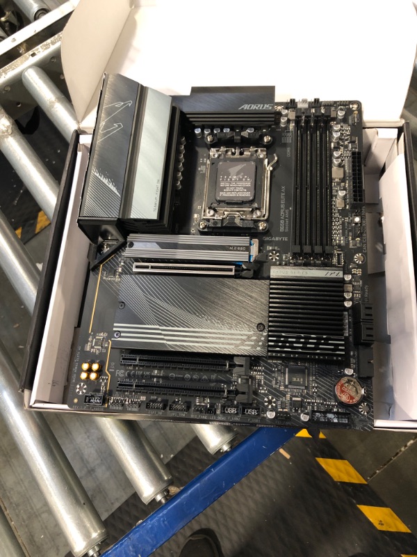 Photo 3 of GIGABYTE B650 AORUS Elite AX (AM5/ LGA 1718/ AMD B650/ ATX/ 5-Year Warranty/ DDR5/ M.2/ PCIe 5.0/ USB 3.2 Gen2X2 Type-C/WiFi 6E/ 2.5GbE LAN/Q-Flash Plus/EZ-Latch/Gaming Motherboard)
