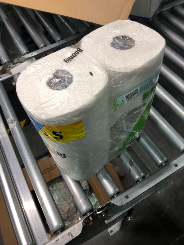 Photo 3 of Bounty Select-A-Size Paper Towels, White, 2 Triple Rolls = 6 Regular Rolls 2 Count (Pack of 1)