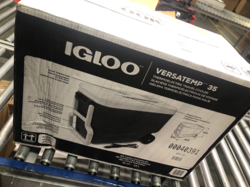 Photo 2 of Igloo Thermoelectric Iceless 28-40 Qt Electric Plug-in 12V Coolers 35 Qt Roller