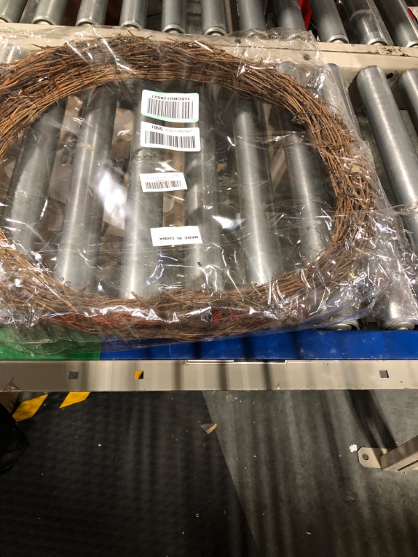 Photo 1 of 2pcs 18-20inch Large Natural Grapevine Wreath Rings Rattan Vine Branch Wreath Hoop for DIY Craft Wreath Christmas Easter Holiday Decoration Seasonal Decors (2pcs 50cm/18-20inch)