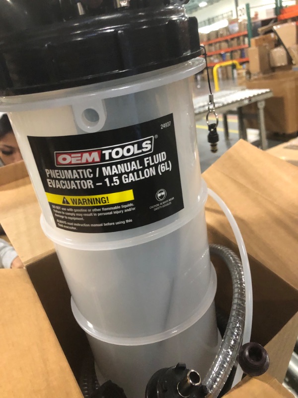 Photo 3 of OEMTOOLS 24937 6 Quarts (1.5 Gallon) Pneumatic and Manual Fluid Extractor, Manual and Pneumatic Oil Extractor, Fluid Vacuum Extractor, Vacuum Evacuator 6.0 Liter