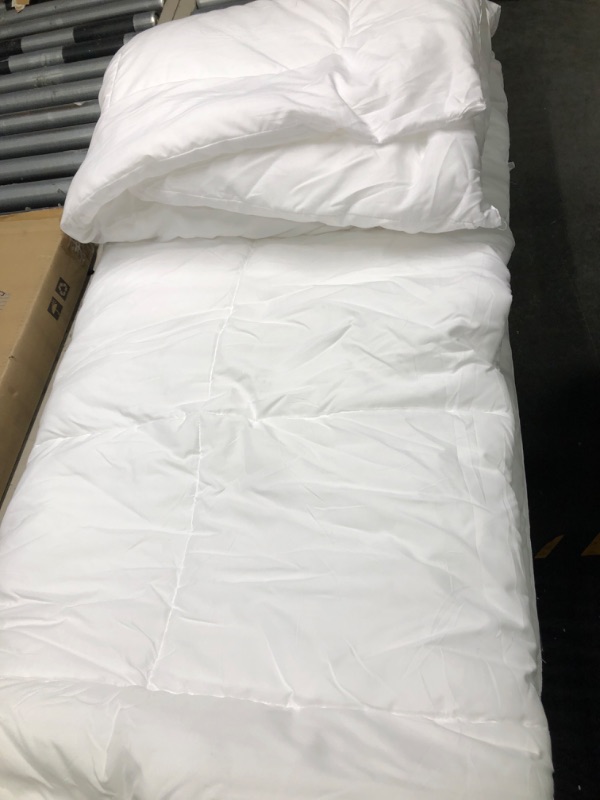 Photo 4 of Bedsure Comforter Full Size Duvet Insert - Down Alternative White Full Size Comforter, Quilted All Season Full Comforter with Corner Tabs Full White