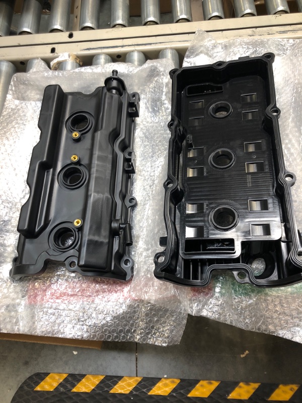 Photo 3 of Engine Valve Cover Set with Gaskers Replacement for Nissan Altima 2002-2006/ Maxima 2002-2008/ Murano 2003-2007/ Quest 2004-2009 VQ35DE