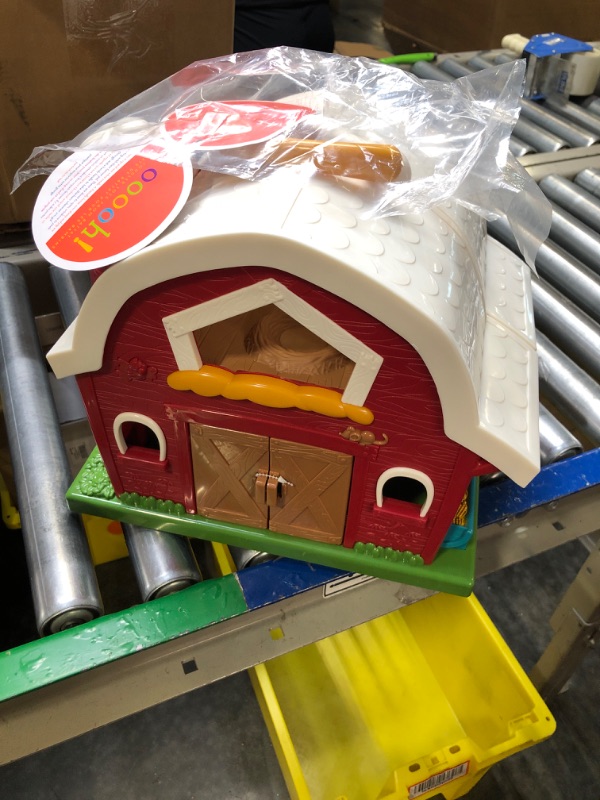 Photo 3 of Battat – Big Red Barn – Animal Farm Playset for Toddlers 18M+ (6Piece), Dark Red, 13.5" Large x 9" W x 12" H Battat Big Red Barn(00)101952610348104476
