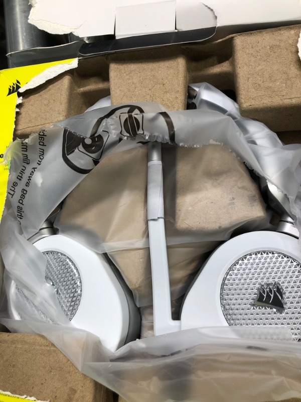 Photo 3 of Corsair HS65 Surround Gaming Headset (Leatherette Memory Foam Ear Pads, Dolby Audio 7.1 Surround Sound On PC And Mac, SonarWorks SoundID Technology, Multi-Platform Compatibility) White HS65 Surround White