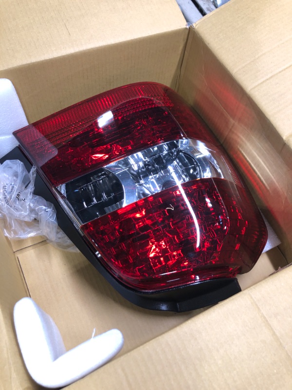 Photo 3 of TYC Right Tail Light Assembly Compatible with 2004-2007 Toyota Highlander