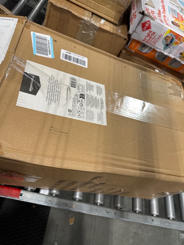 Photo 1 of Amazon Basics 20-Inch Hardside Spinner, Black

*wear and tear*