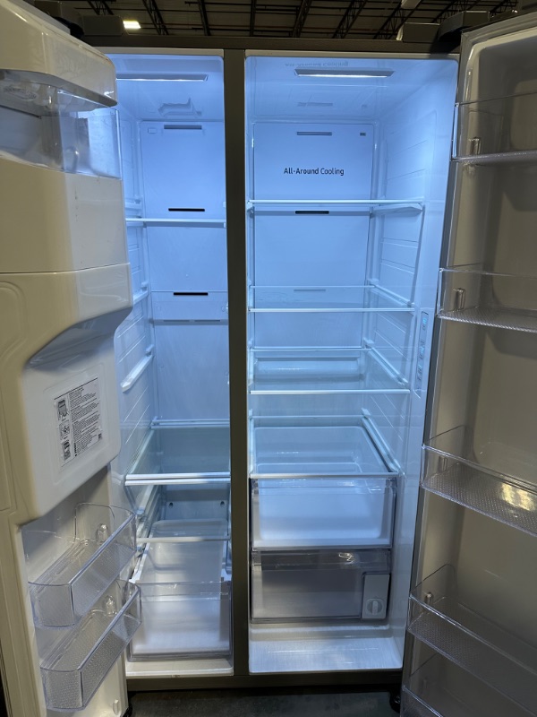 Photo 6 of Samsung 27.4-cu ft Side-by-Side Refrigerator with Ice Maker (Fingerprint Resistant Stainless Steel)
*small stain by ice box* - small dent onside of fridge