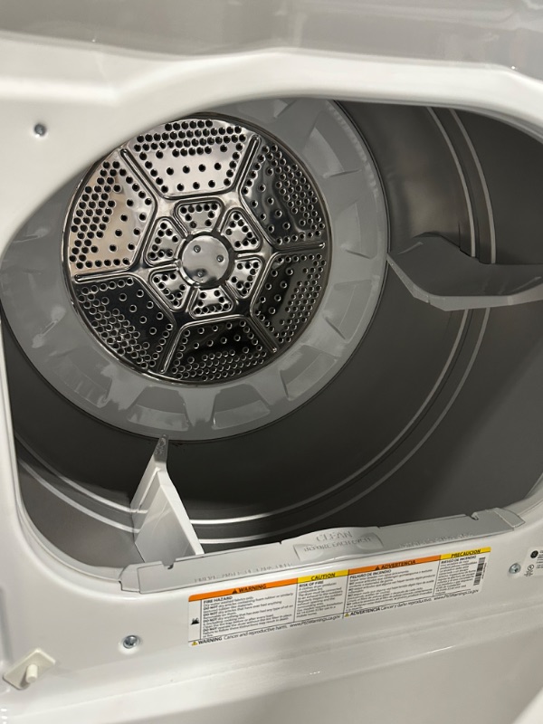 Photo 9 of GE 7.2-cu ft Electric Dryer (White)
*unable to test- product plug was unique* *minor scratch by control dial*