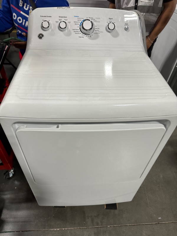 Photo 2 of GE 7.2-cu ft Electric Dryer (White)
*unable to test- product plug was unique* *minor scratch by control dial*