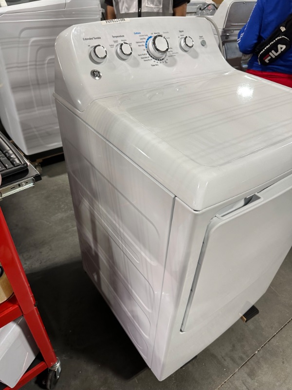 Photo 7 of GE 7.2-cu ft Electric Dryer (White)
*unable to test- product plug was unique* *minor scratch by control dial*