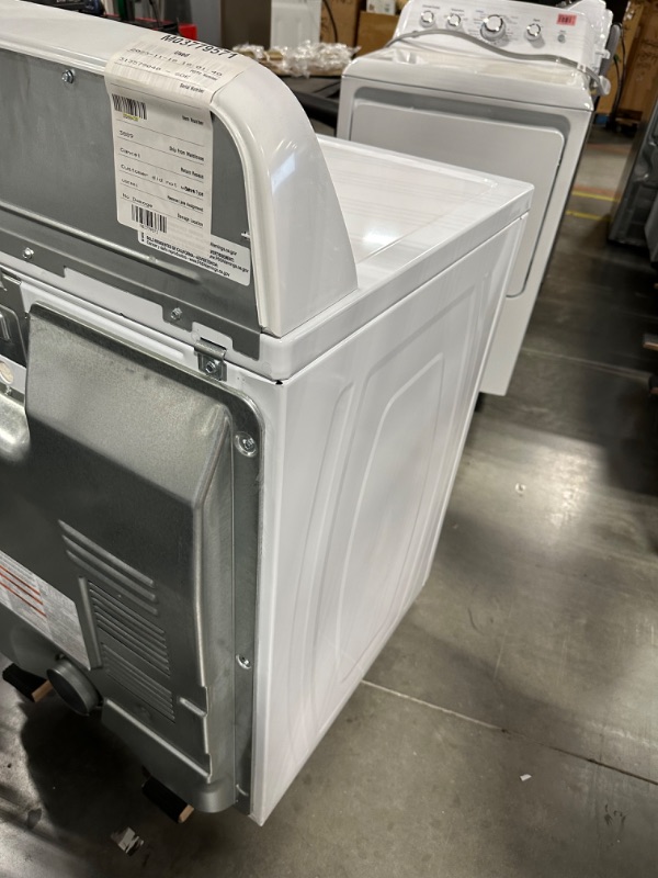 Photo 8 of Amana 6.5-cu ft Electric Dryer (White)
*unable to test- product needs to be hooked up to vent* *per notes- no damage*