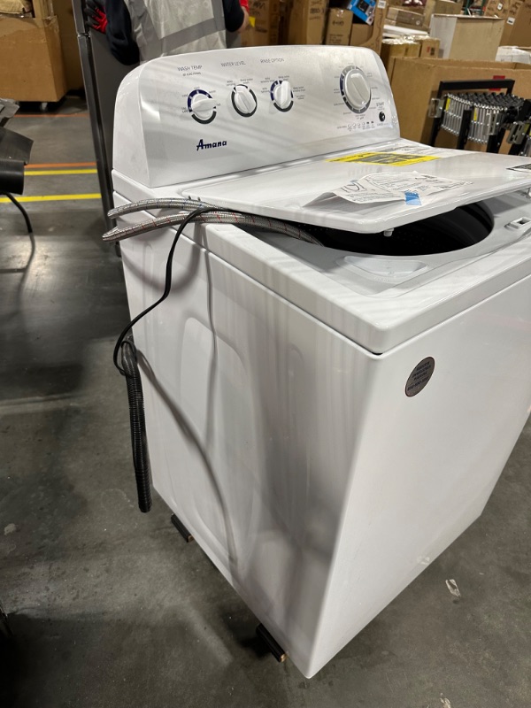 Photo 7 of Amana 3.8-cu ft High Efficiency Agitator Top-Load Washer (White)
*per notes- no damage*
