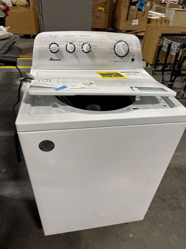 Photo 4 of Amana 3.8-cu ft High Efficiency Agitator Top-Load Washer (White)
*per notes- no damage*
