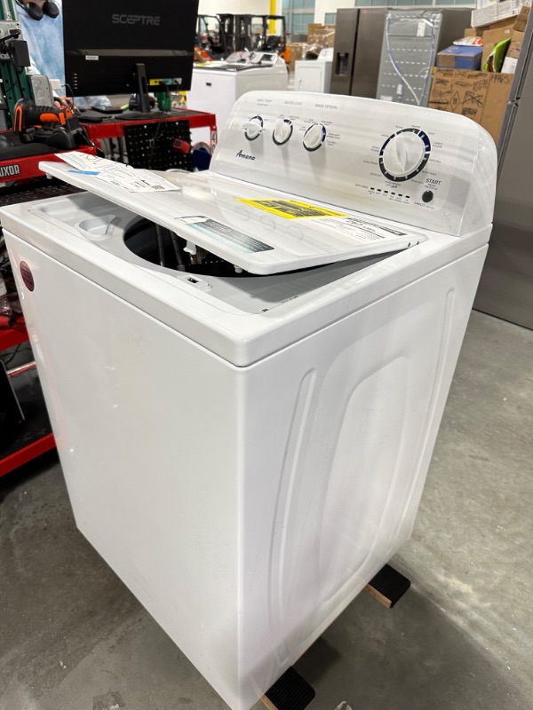 Photo 8 of Amana 3.8-cu ft High Efficiency Agitator Top-Load Washer (White)
*per notes- no damage*
