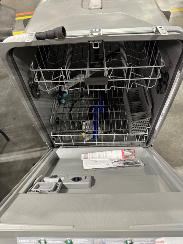 Photo 4 of Frigidaire Front Control 24-in Built-In Dishwasher (White), 62-dBA
*per notes no damage* *unable to test product*