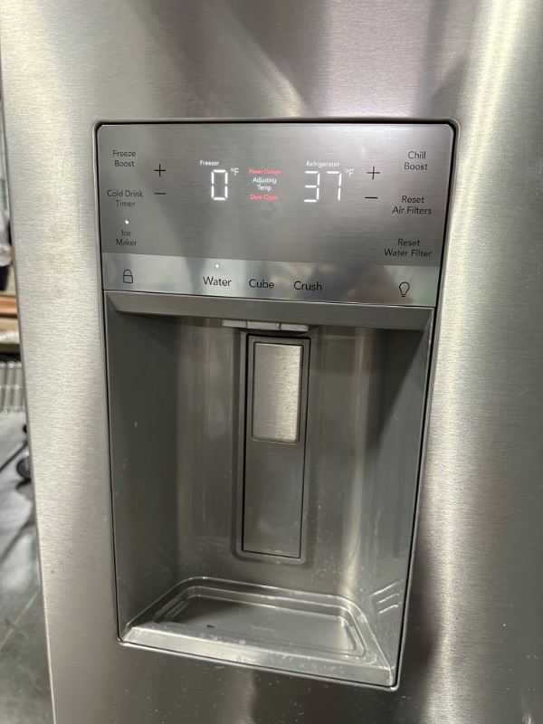 Photo 11 of Frigidaire Gallery 27.8-cu ft French Door Refrigerator with Dual Ice Maker (Fingerprint Resistant Stainless Steel) ENERGY STAR
*per notes no damage* *door handles included - needs to be assembles- scratches on door handles*