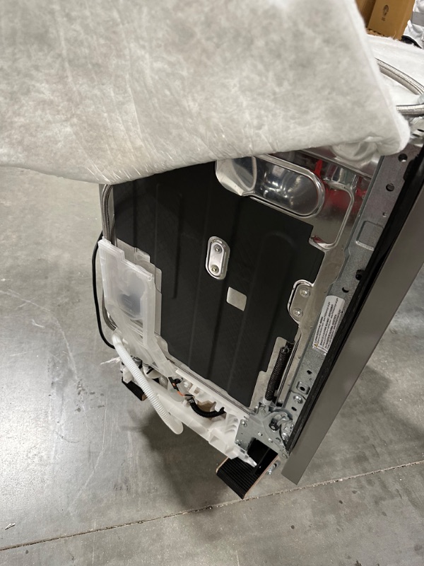 Photo 1 of KitchenAid Top Control 24-in Built-In Dishwasher (Stainless Steel with Printshield Finish), 47-dBA
*return type- non functional* *per notes no damage*
