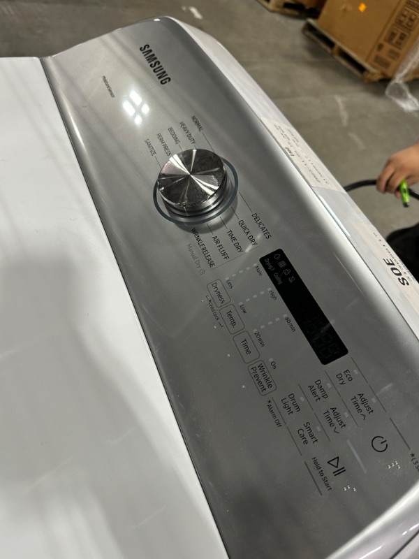 Photo 9 of Samsung 7.4-cu ft Electric Dryer (White)
*per notes no damage* *unable to test-plug unique*