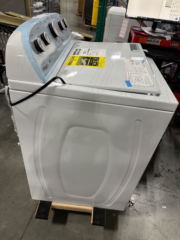 Photo 8 of Whirlpool 3.8-cu ft High Efficiency Impeller and Agitator Top-Load Washer (White)
*no damage per notes* *control panel has blue plastic film protection* * small scuff on top*