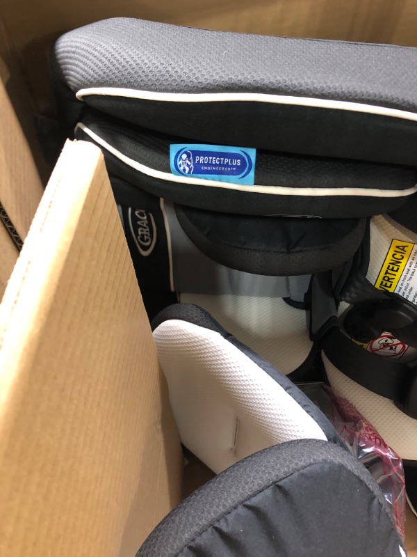 Photo 5 of Graco Extend2Fit Convertible Car Seat, Gotham