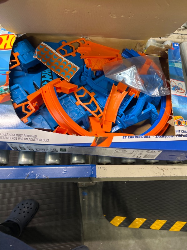 Photo 3 of Hot Wheels Track Set with 1:64 Scale Toy Car, 4 Intersections for Crashing, Powered by a Motorized Booster, Criss-Cross Crash Track????