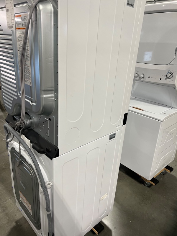 Photo 9 of LG WashTower Electric Stacked Laundry Center with 4.5-cu ft Washer and 7.4-cu ft Dryer (ENERGY STAR)
