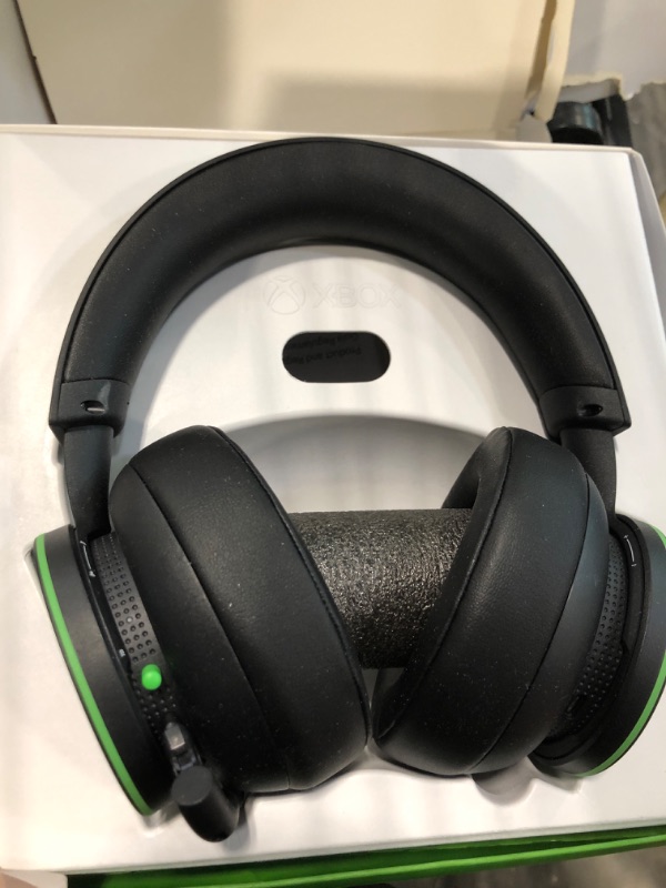 Photo 3 of Xbox Wireless Headset – Xbox Series X|S, Xbox One, and Windows Devices
