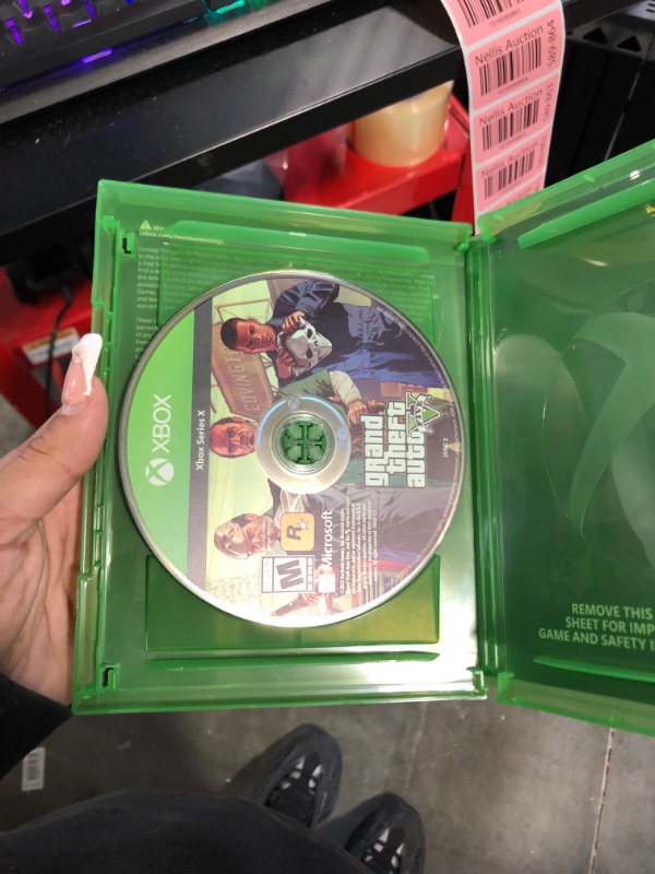 Photo 2 of Grand Theft Auto V - Xbox Series X Xbox Series X Standard