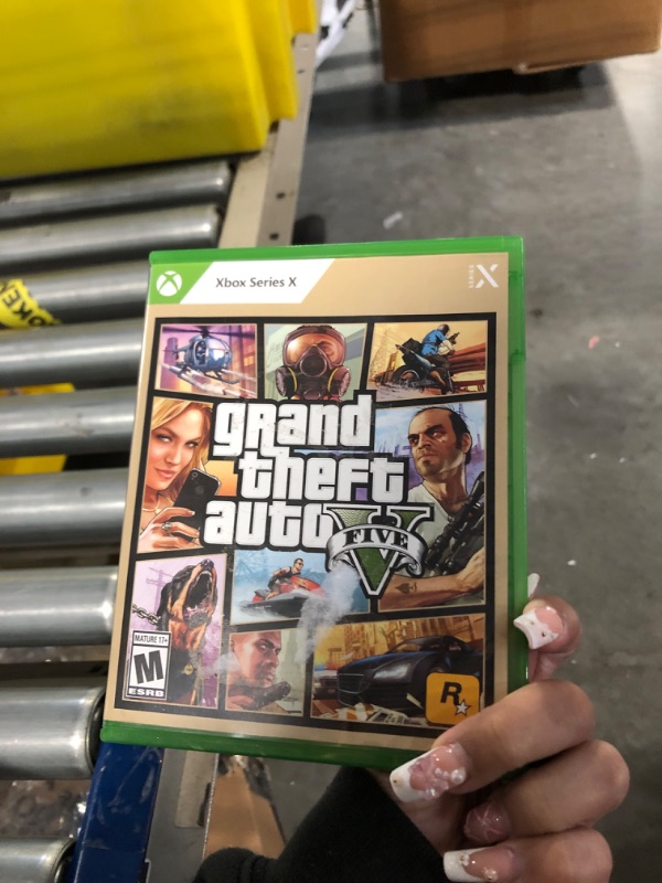 Photo 3 of Grand Theft Auto V - Xbox Series X Xbox Series X Standard