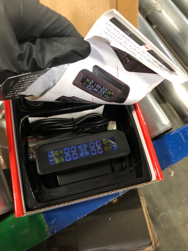 Photo 2 of Tire Pressure Monitoring System Wireless Solar TPMS, Tire Pressure Monitor Installed on Windowshield with 4 External Sensors Real-time Display Temperature Pressure 22-87 PSI for Car RV SUV MPV Sedan