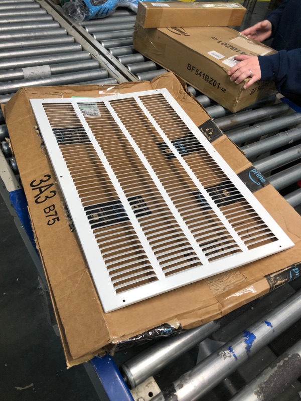 Photo 3 of 26" x 18" Return Air Grille - Sidewall and Ceiling - HVAC Vent Duct Cover Diffuser - [White] [Outer Dimensions: 27.75w X 17.75"h]
***Slightly bent***