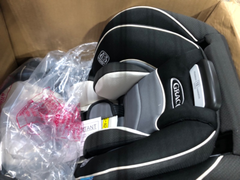 Photo 3 of Graco Extend2Fit Convertible Car Seat, Gotham