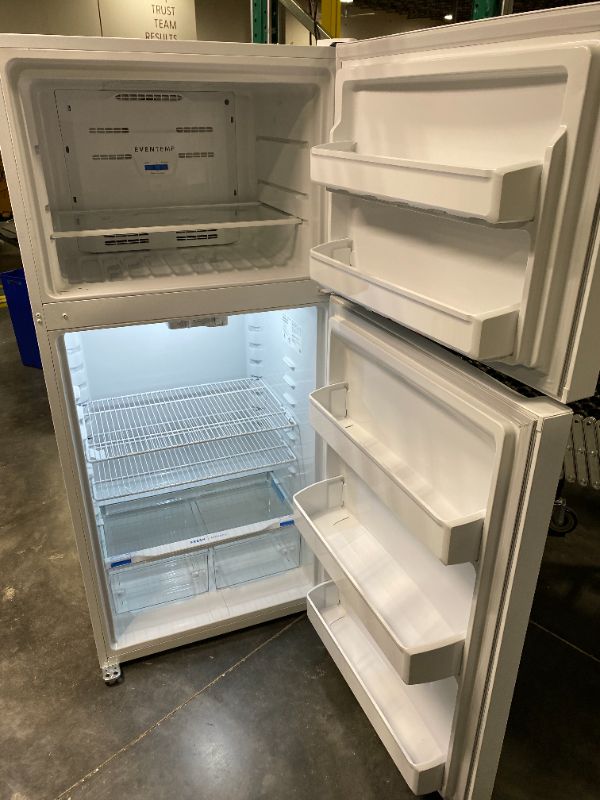 Photo 4 of Frigidaire Garage-Ready 18.3-cu ft Top-Freezer Refrigerator (White)