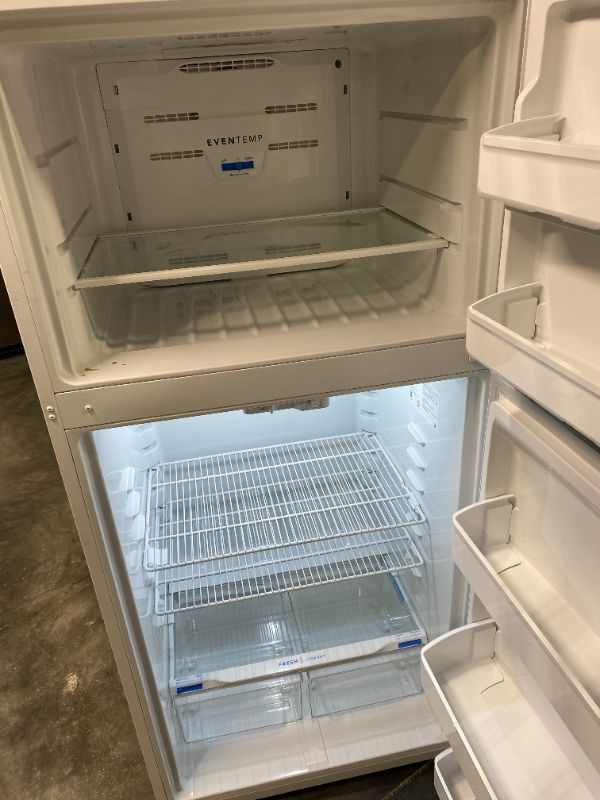 Photo 5 of Frigidaire Garage-Ready 18.3-cu ft Top-Freezer Refrigerator (White)
