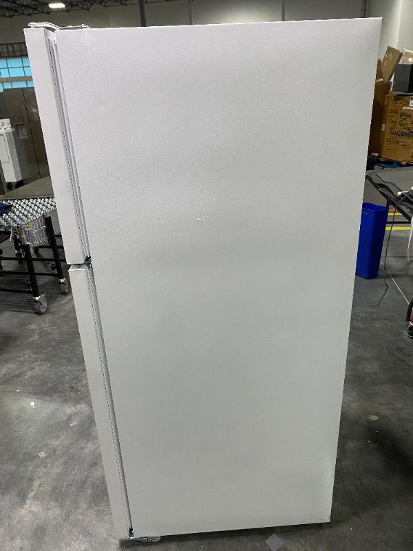Photo 6 of Whirlpool 18.2-cu ft Top-Freezer Refrigerator (White)