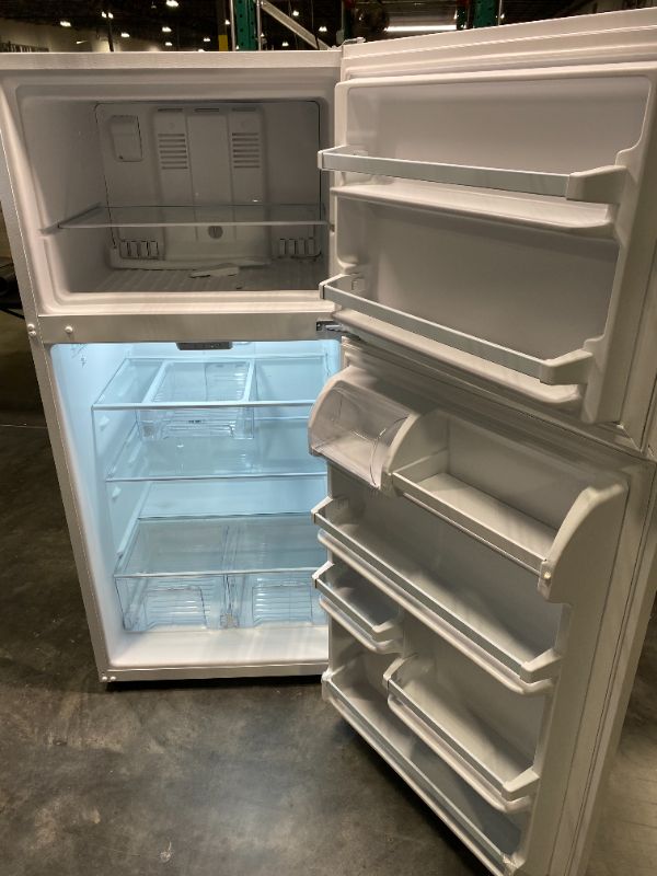 Photo 5 of Whirlpool 18.2-cu ft Top-Freezer Refrigerator (White)