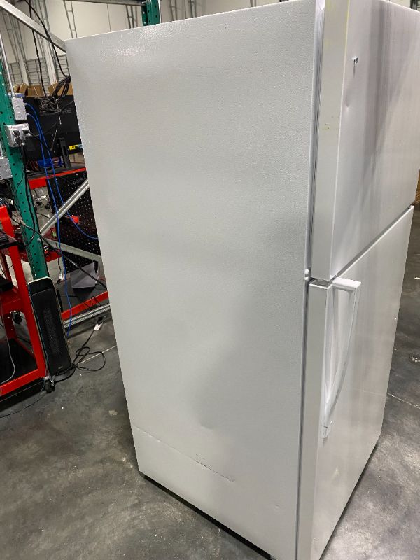 Photo 7 of Whirlpool 18.2-cu ft Top-Freezer Refrigerator (White)