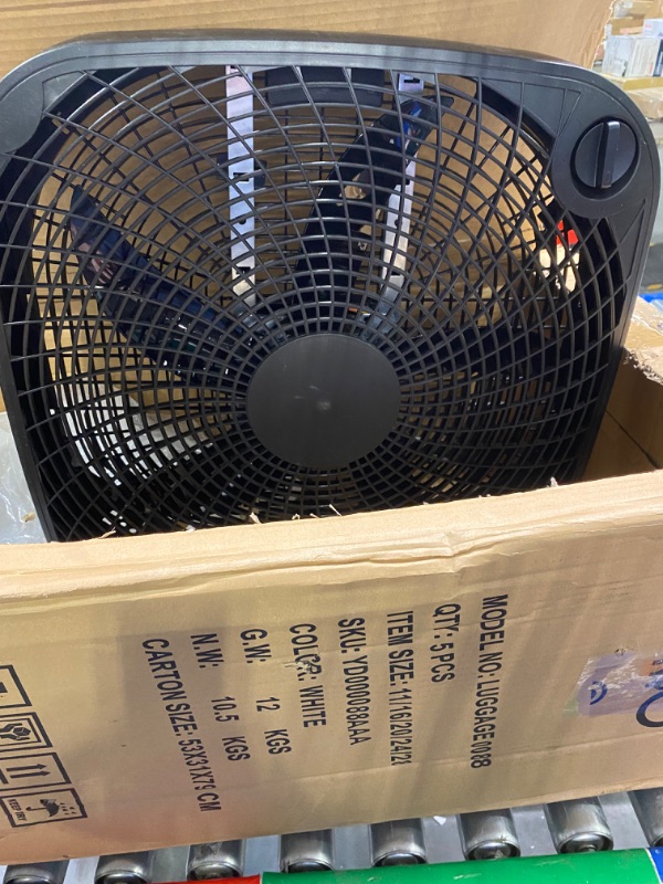 Photo 2 of Amazon Basics 3 Speed Box Fan, 20-Inch 20-inch Box Fan