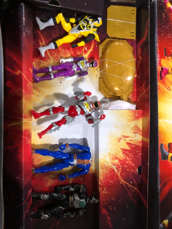 Photo 3 of Power Rangers Dino Fury 5 Ranger Team Multipack 6-Inch Action Figure Toys with Dino Fury Keys and Chromafury Saber Weapon Accessories (Amazon Exclusive)