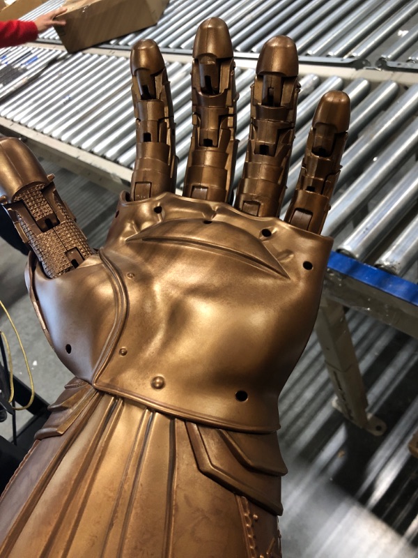 Photo 3 of ***ITEM DOESNT LIGHT UP BUT FINGERS BEND***

BengPro Infinity War PVC Light Up Electronic Fist Halloween Cosplay Props (Light Up Glove - Adult)