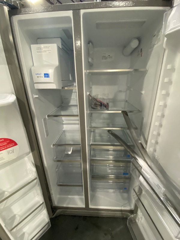 Photo 7 of Frigidaire Gallery 25.6-cu ft Side-by-Side Refrigerator with Ice Maker (Fingerprint Resistant Stainless Steel) ENERGY STAR
 NO HANDLES 