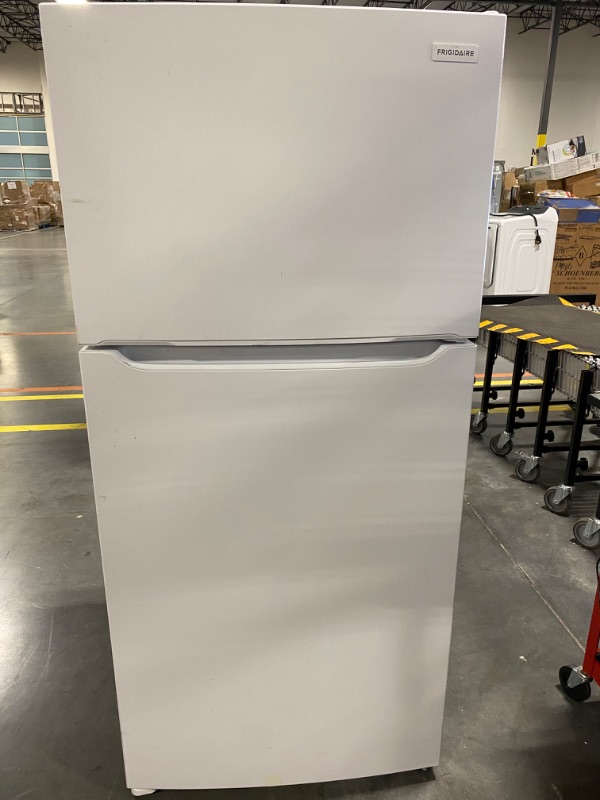 Photo 2 of Frigidaire Garage-Ready 18.3-cu ft Top-Freezer Refrigerator (White)
