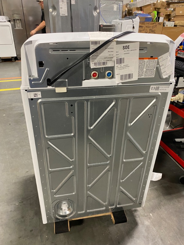 Photo 1 of GE 4.2-cu ft Agitator Top-Load Washer (White)

