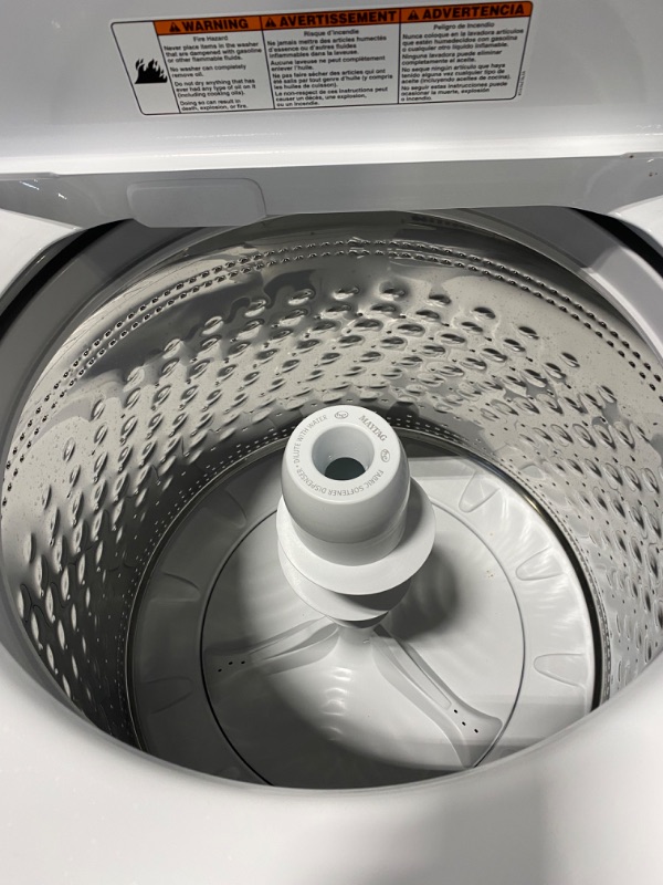 Photo 7 of Maytag 4.5-cu ft High Efficiency Agitator Top-Load Washer (White)
