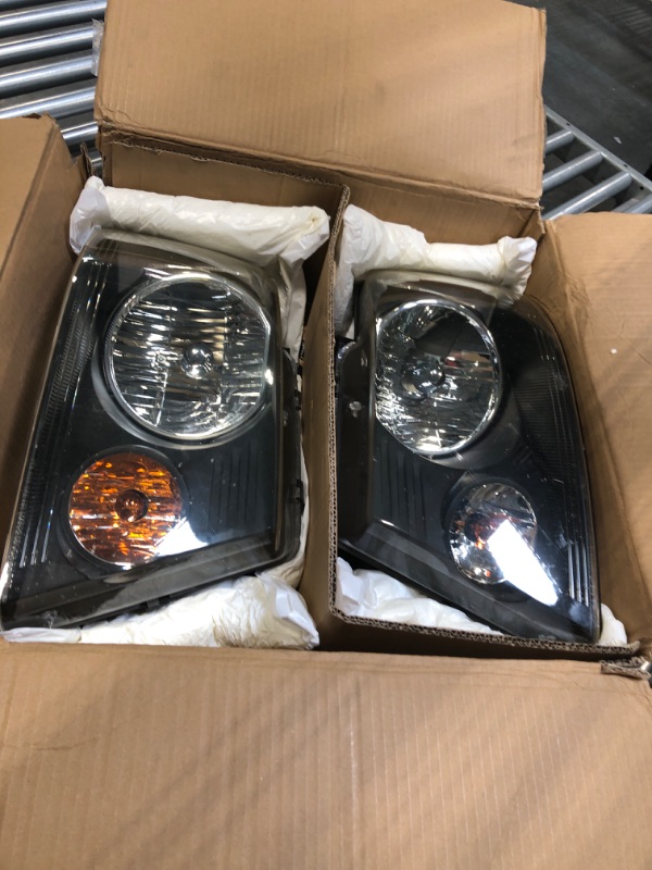 Photo 3 of [Halogen Model] Factory Style Headlights Assembly Compatible with Ford F150 Lincoln Mark LT 2004-2008, Driver and Passenger Side, Black Housing Clear Lens OE Style Black