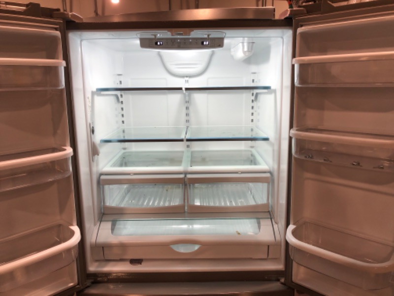 Photo 12 of Whirlpool 25.2-cu ft French Door Refrigerator with Ice Maker (Fingerprint Resistant Stainless Steel) ENERGY STAR
minor scratches  and dent  needs to be cleaned !! 
