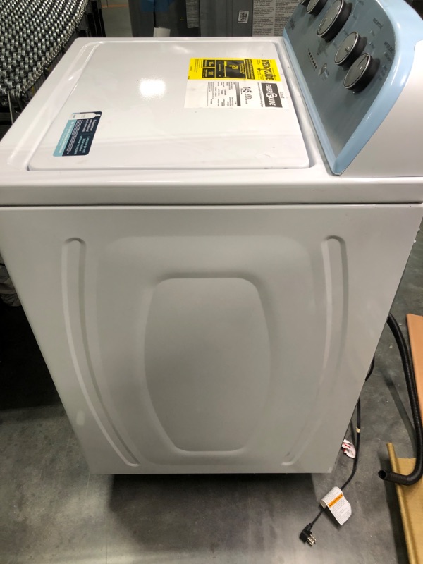 Photo 5 of Whirlpool 3.5-cu ft High Efficiency Agitator Top-Load Washer (White) non functional can use as parts 
