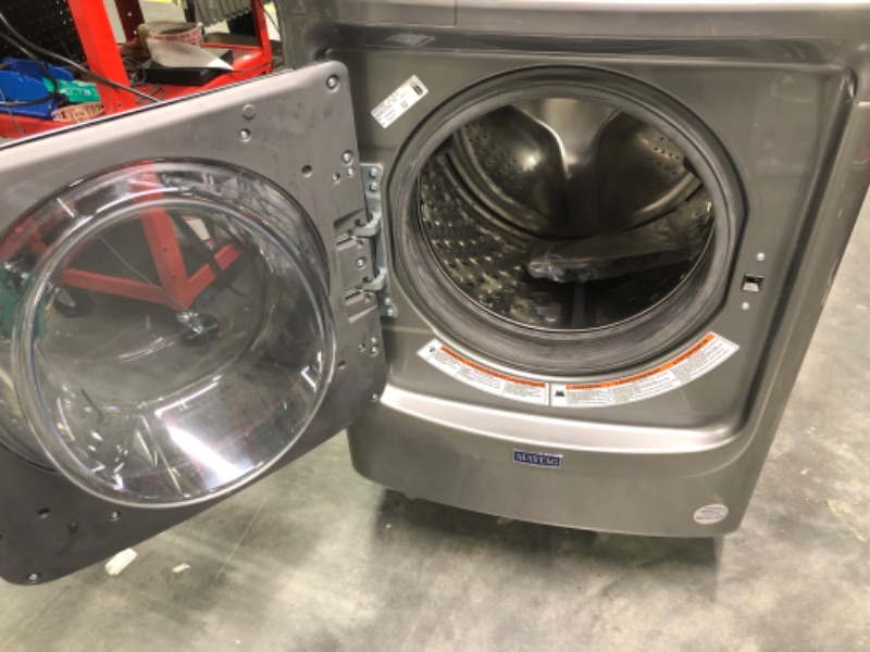 Photo 4 of Maytag 4.5-cu ft High Efficiency Stackable Steam Cycle Front-Load Washer (Metallic Slate) ENERGY STAR 
nonfuctional can use as parts 